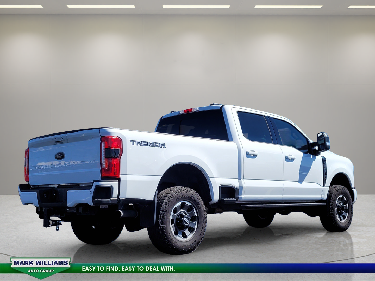 Used 2023 Ford F250 XLT w/ Black Appearance Package AWD/4WD image 4