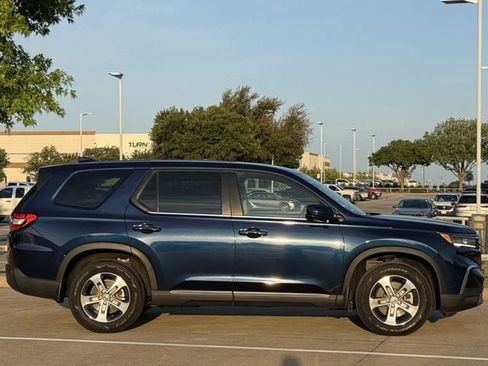 Used 2024 Honda Pilot EX-L image 3