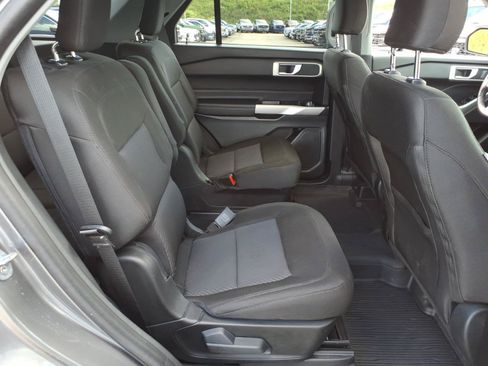 Used 2023 Ford Explorer XLT AWD/4WD image 9