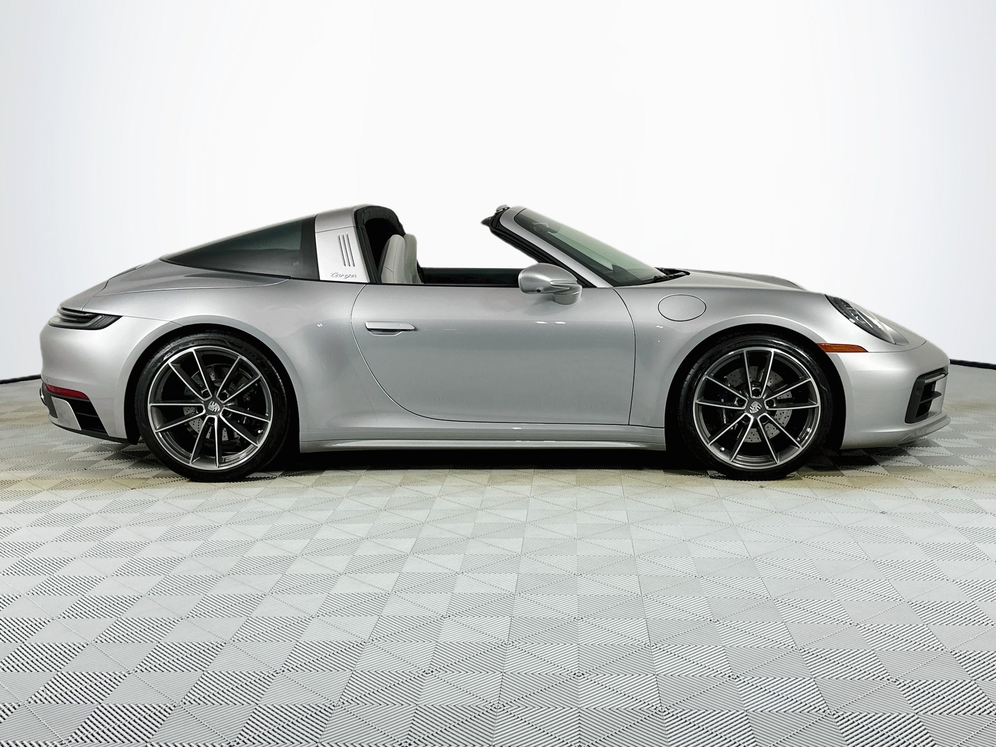 Used 2024 Porsche 911 Targa 4S AWD/4WD image 4