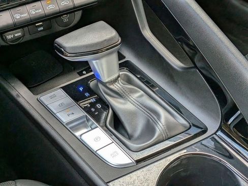 Used 2024 Hyundai Elantra Limited FWD image 16