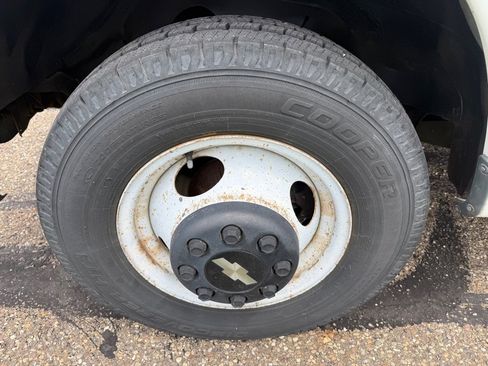 Used 1998 Chevrolet Express 3500 RWD image 15