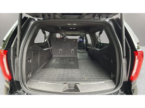 Used 2024 GMC Yukon XL Denali Ultimate AWD/4WD image 9