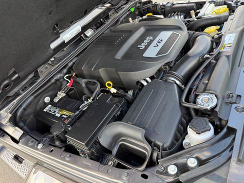 Used 2016 Jeep Wrangler Unlimited Sahara w/ Dual Top Group image 32