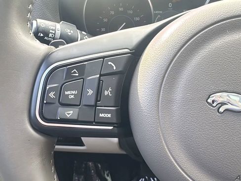 Used 2017 Jaguar XF Premium RWD image 29