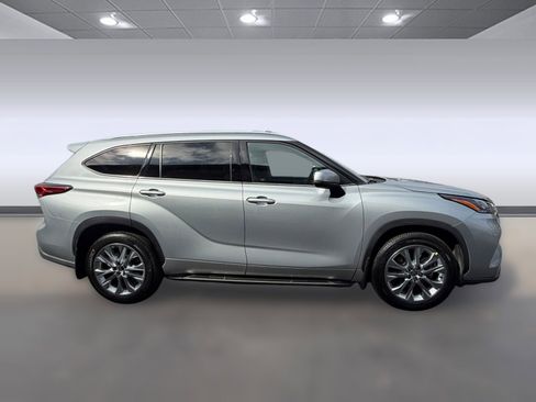 Used 2020 Toyota Highlander Limited image 8