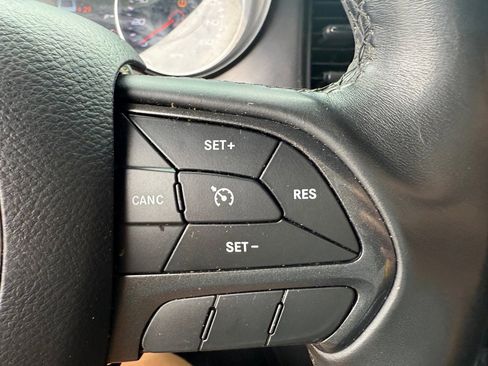 Used 2019 Dodge Charger SXT image 17