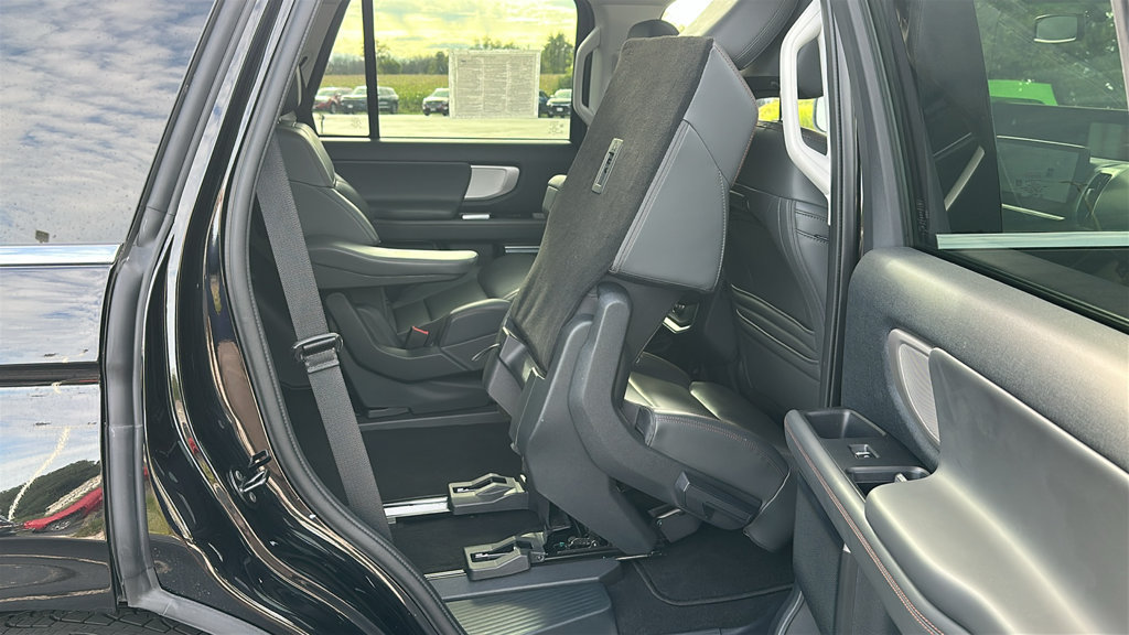 Used 2025 Ford Expedition Active AWD/4WD image 31