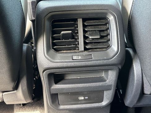 Used 2025 Volkswagen Taos SE AWD/4WD image 23