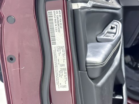 Used 2024 Jeep Grand Cherokee Limited AWD/4WD image 29