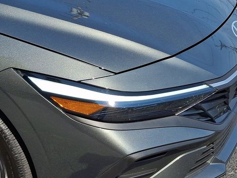 Certified 2026 Hyundai Elantra SE FWD image 9