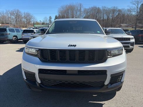 New 2025 Jeep Grand Cherokee L Altitude AWD/4WD image 11