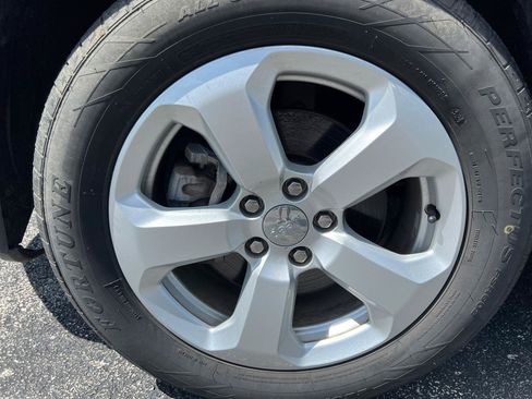 Used 2018 Jeep Compass Latitude w/ Popular Equipment Group AWD/4WD image 11
