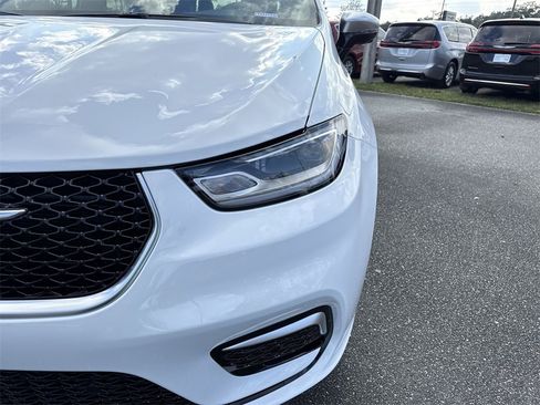 New 2026 Chrysler Pacifica Pinnacle image 9
