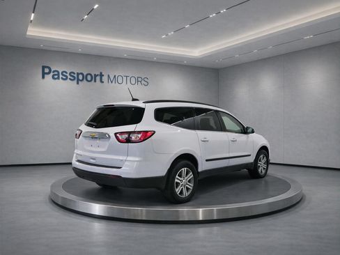 Used 2017 Chevrolet Traverse LS FWD image 4