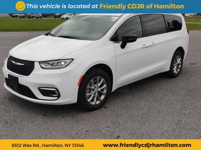 New 2026 Chrysler Pacifica Select