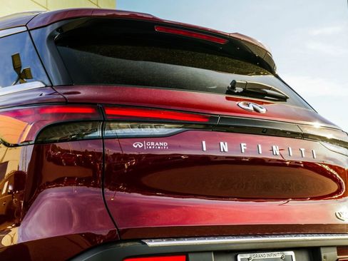 Used 2023 INFINITI QX60 Luxe w/ Vision Package FWD image 11