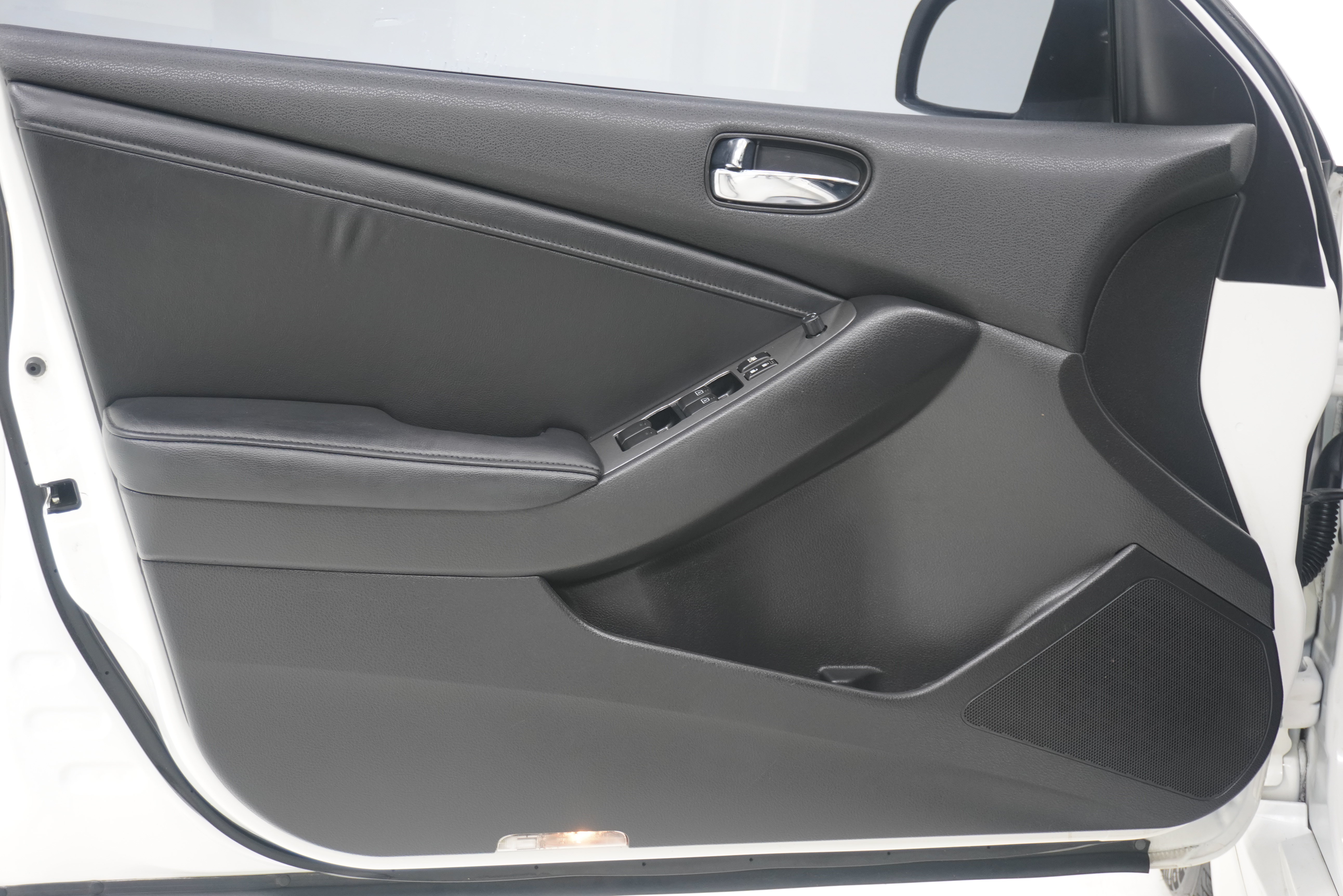 Used 2011 Nissan Altima 2.5 SL w/ Technology Pkg FWD image 12