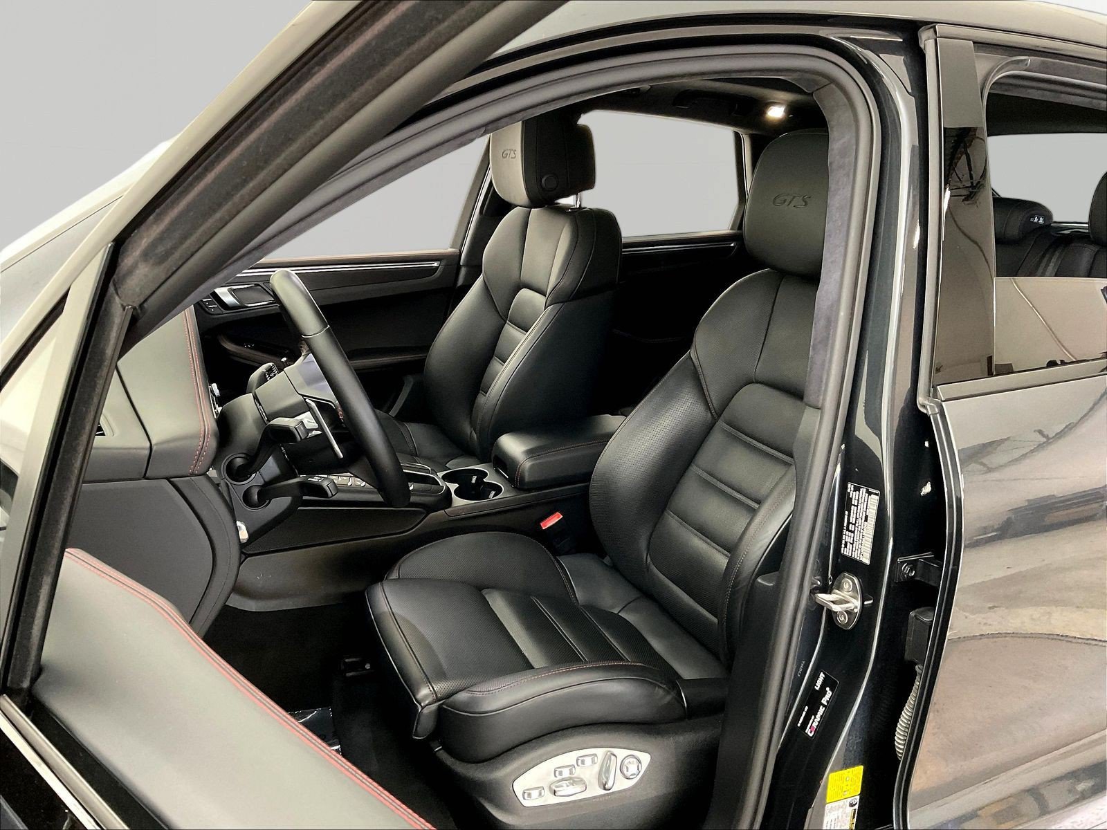Used 2020 Porsche Macan GTS AWD/4WD image 21