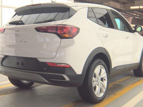 Used 2024 Buick Encore GX Preferred AWD/4WD image 4