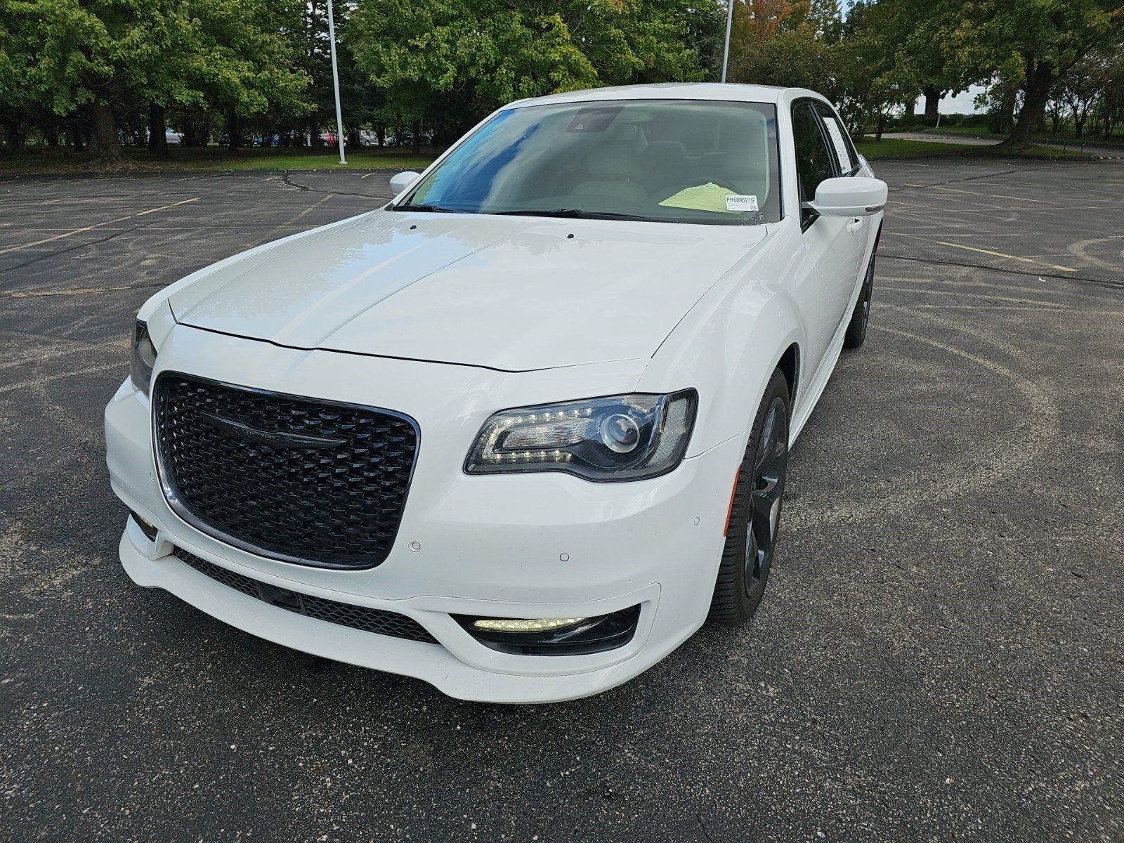 Used 2023 Chrysler 300 Touring L w/ Safetytec Plus Group RWD image 2