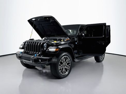 Used 2023 Jeep Wrangler Unlimited Sahara AWD/4WD image 18