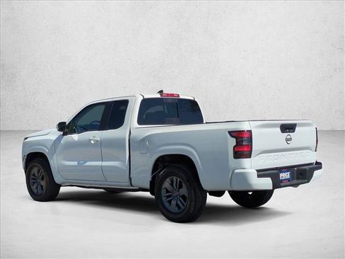 Used 2025 Nissan Frontier SV image 8