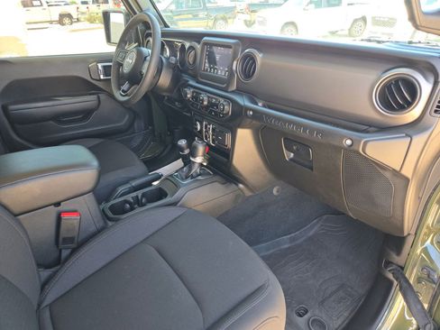 Certified 2023 Jeep Wrangler Unlimited w/ Convenience Group AWD/4WD image 26