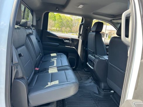 Used 2022 GMC Sierra 1500 Elevation w/ Elevation Premium Package image 17
