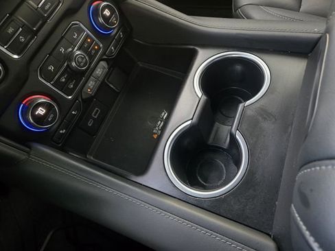 Used 2024 Chevrolet Tahoe Z71 w/ Luxury Package image 22