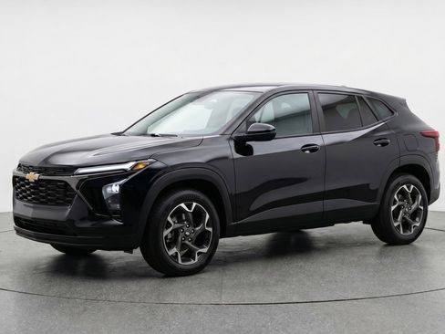 Used 2025 Chevrolet Trax LT FWD image 3