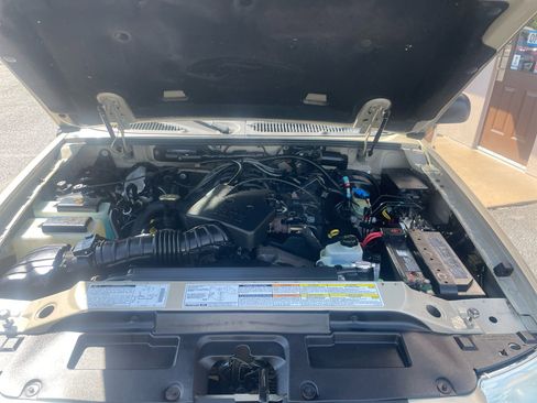 Used 2002 Ford Explorer Sport Trac 4x4 image 10