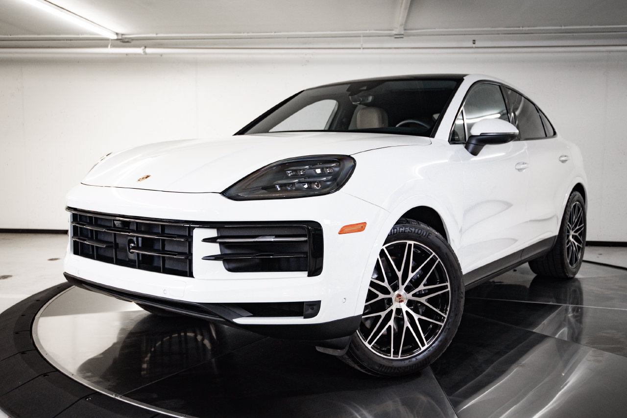 Certified 2025 Porsche Cayenne Coupe AWD/4WD image 1