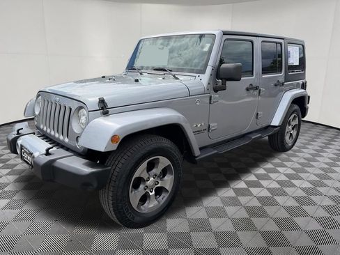 Used 2017 Jeep Wrangler Unlimited Sahara w/ Connectivity Group AWD/4WD image 4