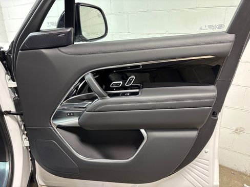 Used 2024 Land Rover Range Rover SE AWD/4WD image 33
