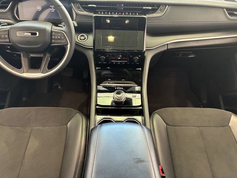 Used 2023 Jeep Grand Cherokee Altitude AWD/4WD image 11