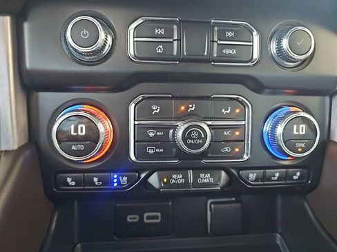 Certified 2024 GMC Yukon XL SLT AWD/4WD image 27