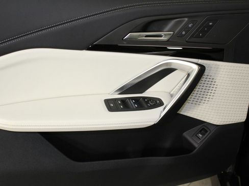 Used 2026 BMW X1 xDrive28i w/ Technology Package image 12