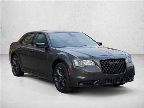 Used 2023 Chrysler 300 Touring w/ Sport Appearance Package image 3
