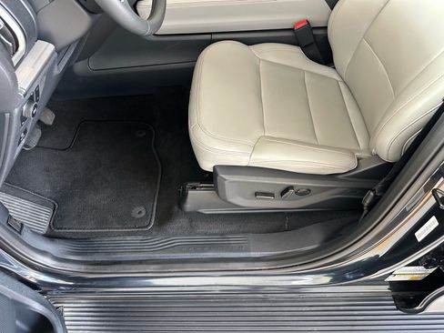 Certified 2025 Ford Expedition Active AWD/4WD image 16