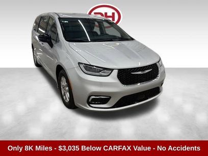 Used 2024 Chrysler Pacifica Touring-L