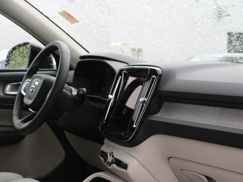 New 2026 Volvo XC40 B5 Ultra w/ Climate Package image 37