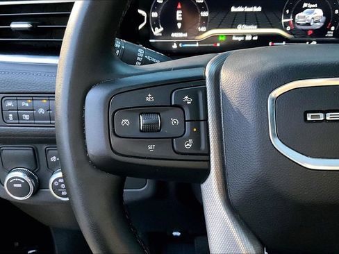 Used 2023 GMC Yukon Denali image 17