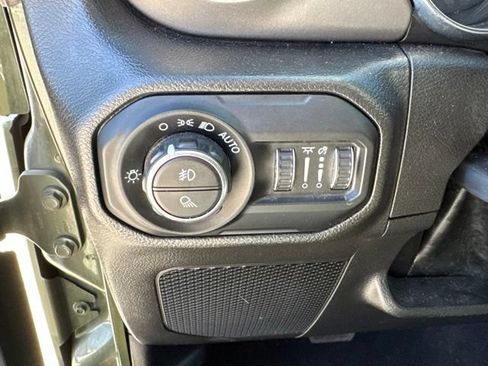 Used 2022 Jeep Gladiator Sport AWD/4WD image 23