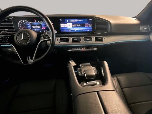 Used 2025 Mercedes-Benz GLS 450 4MATIC image 12