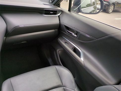 Used 2022 Toyota Venza Limited w/ Advanced Technology Package image 16