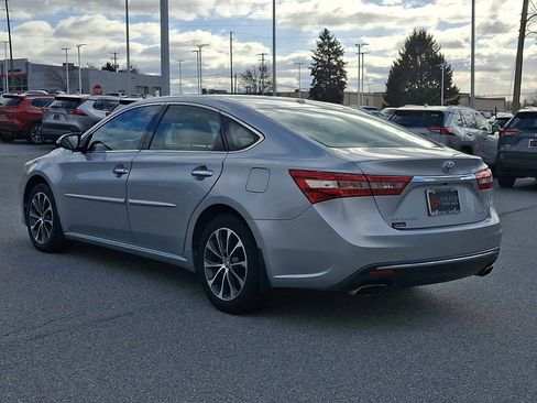 Used 2018 Toyota Avalon XLE Premium image 4
