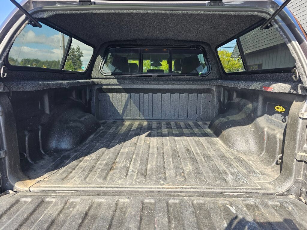 Used 2019 RAM 1500 Laramie AWD/4WD image 16