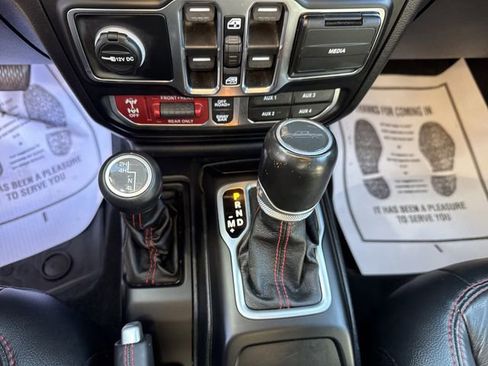 Used 2020 Jeep Gladiator Rubicon AWD/4WD image 25