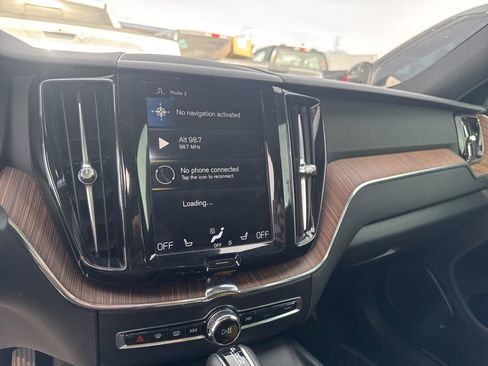 Used 2021 Volvo XC60 T5 Momentum image 11